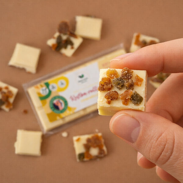 Kostka marakuja w palcach.png